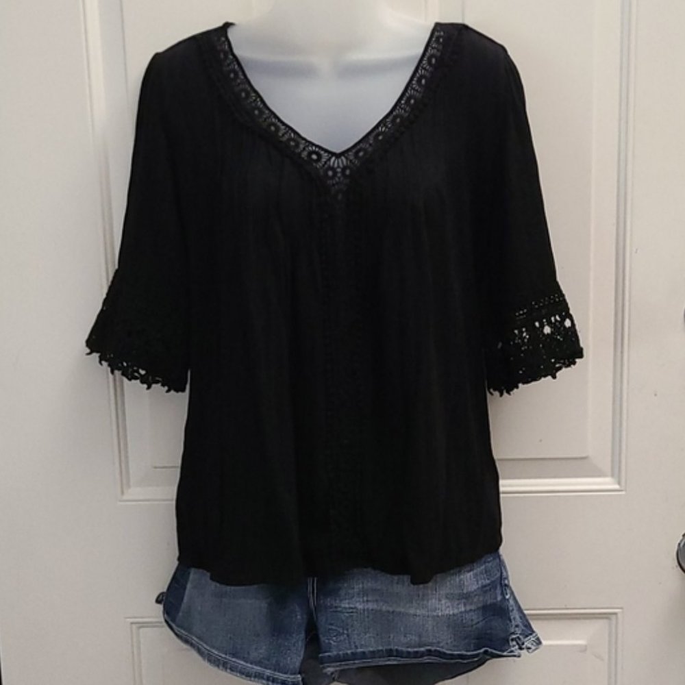 Knox Rose Black Top